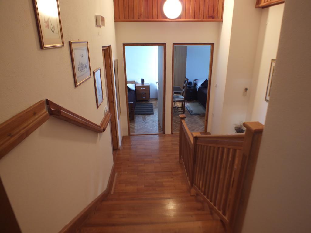 Apartment Bastaja スルニュ 部屋 写真